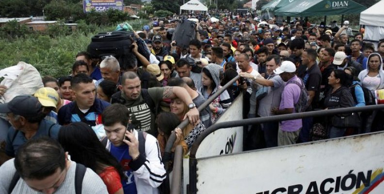 2018-02-14T015811Z_1802045646_RC1B82AF6D60_RTRMADP_3_COLOMBIA-VENEZUELA-1-696x464 2018-02-14T015811Z_1802045646_RC1B82AF6D60_RTRMADP_3_COLOMBIA-VENEZUELA-1-696x464