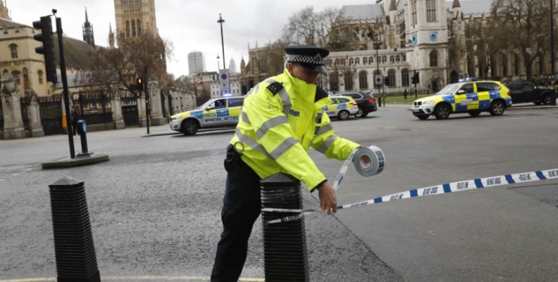 Al menos una docena de heridos cerca del Parlamento británico