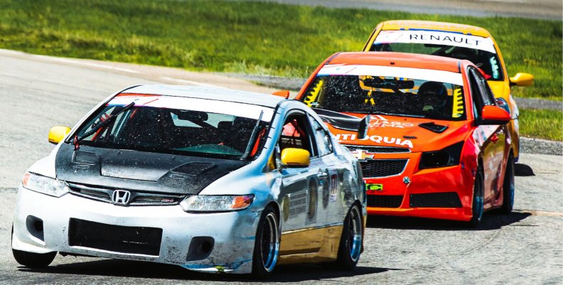 TC 2000 Autos de carrera en una pista