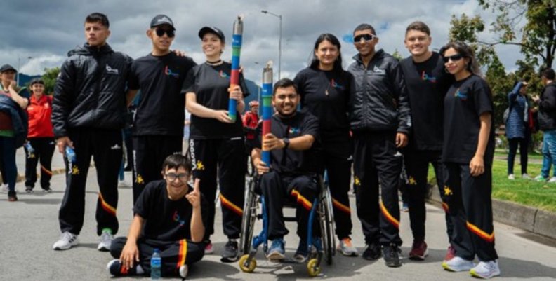 Juegos Parapanamericanos Paradeportistas vestidos de uniforme negro
