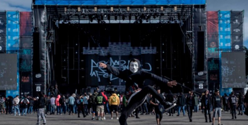 Rock al Parque Una tarima para conciertos con público al frente