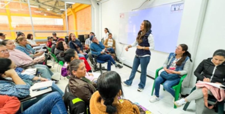 Una sala llena de estudiantes 