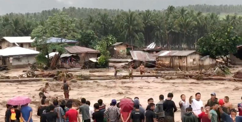 People attempt to rescue flood victims in Lanao Del Norte