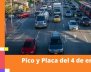 Foto de una vía de Bogotá con varios carros transitando durante el día.