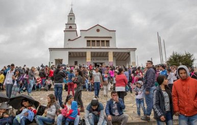 ingresos_por_la_visita_del_papa_ppal_0