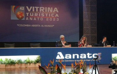 Mesa de trabajo con funcionarios de ANATO