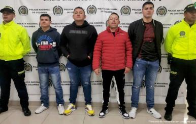 Cuatro policías capturados