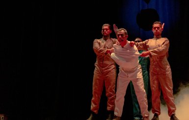 Puesta en escena de obra de teatro ´Vuela,vuela´