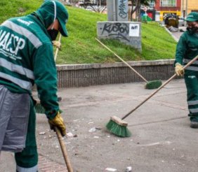 Operarios de aseo UAESP - Alcaldía de Bogotá 
